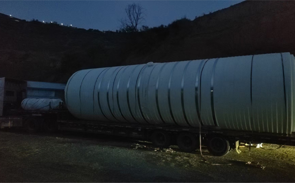 玉门圆桶运输途中